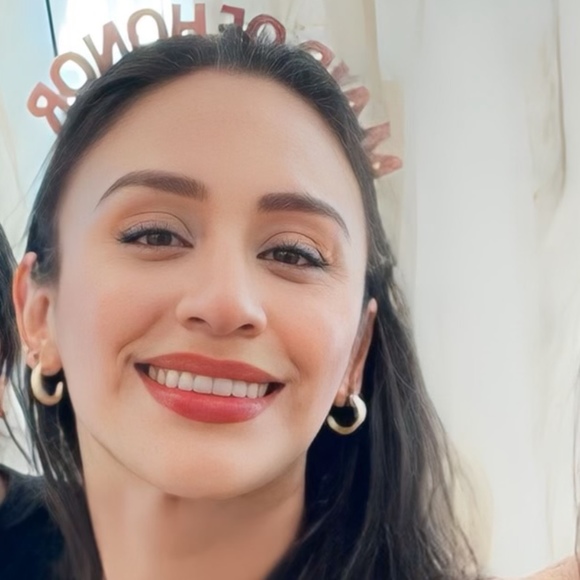 Meet your Posher, Debbie - Picture 1 of 4